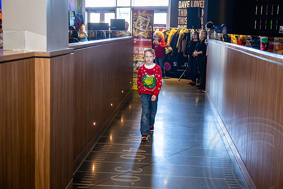 Santa-Givaudan_JimGormley_120322-4522