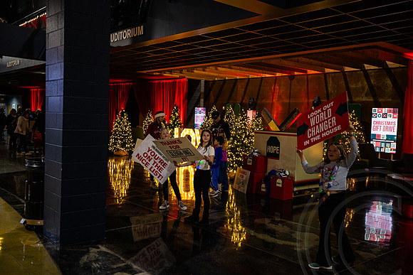 ChristmasMoviesWk2_JimGormley_120425-5275