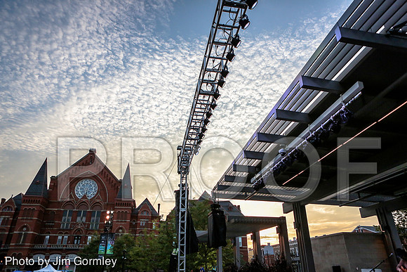 Washington Park, Stage Light Bar