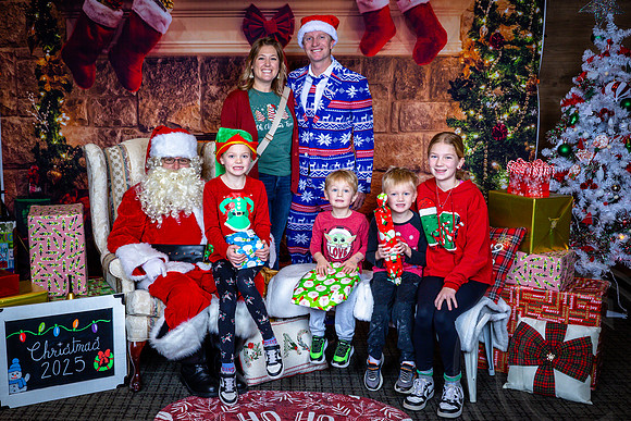 BreakfastSantaGivaudan_2025_JimGormley_121325-9014