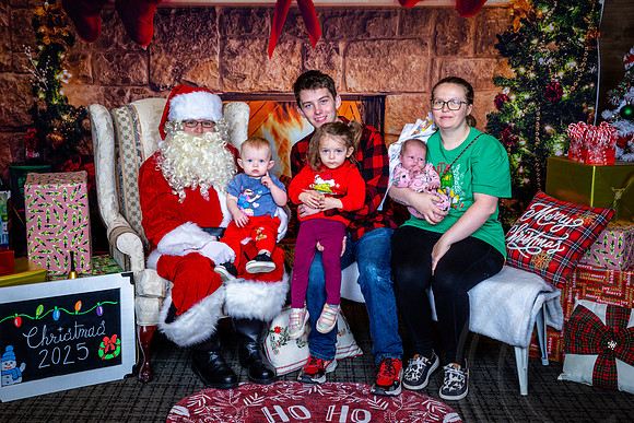BreakfastSantaGivaudan_2025_JimGormley_121325-9038