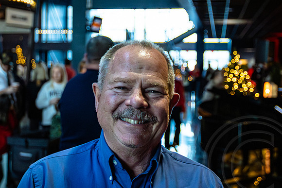 ChristmasEveOak_JimGormley_122425-1904