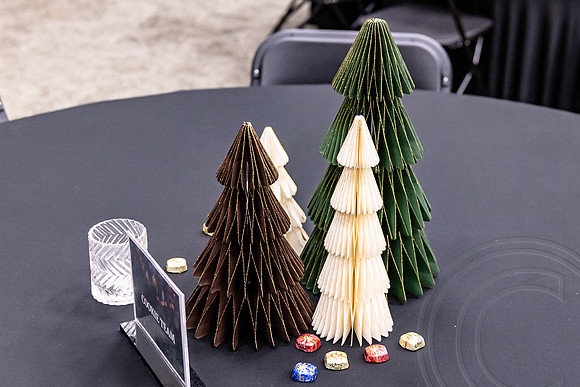 ChristmasEveOak_JimGormley_122325-1197