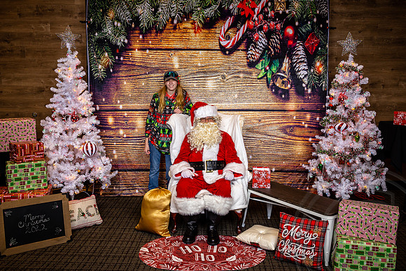 Santa-Givaudan_JimGormley_120322-4211
