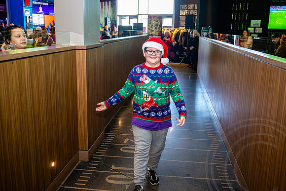 Santa-Givaudan_JimGormley_120322-4516