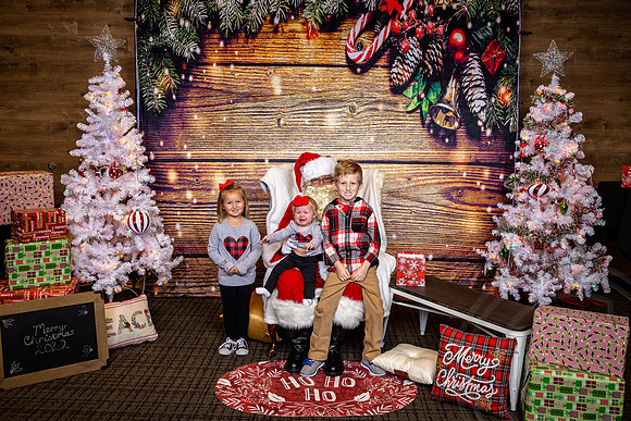 Santa-Givaudan_JimGormley_120322-4217