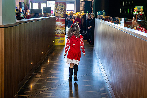 Santa-Givaudan_JimGormley_120322-4508