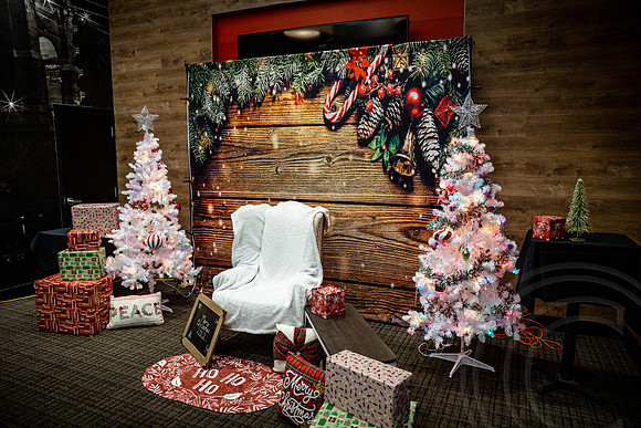 Santa-Givaudan_JimGormley_120322-4111