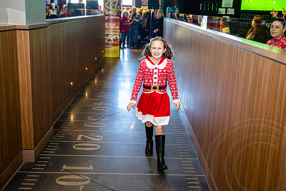 Santa-Givaudan_JimGormley_120322-4505