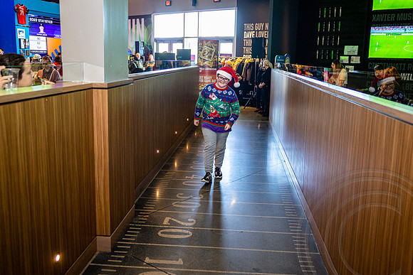 Santa-Givaudan_JimGormley_120322-4513