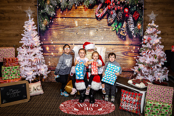 Santa-Givaudan_JimGormley_120322-4221