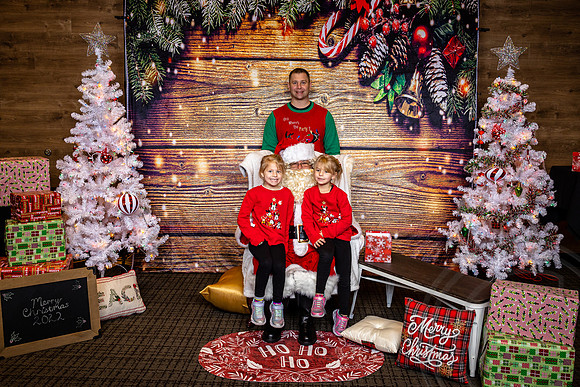 Santa-Givaudan_JimGormley_120322-4215