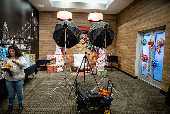 Santa-Givaudan_JimGormley_120322-4120
