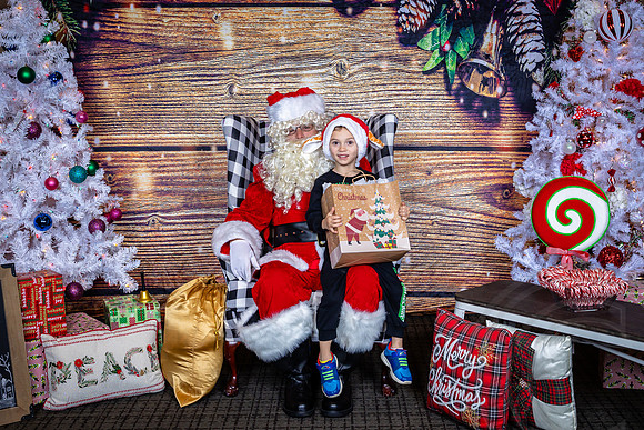 BreakfastWSantaGivaudan_JimGormley_120223-8020