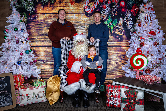 BreakfastWSantaGivaudan_JimGormley_120223-8033