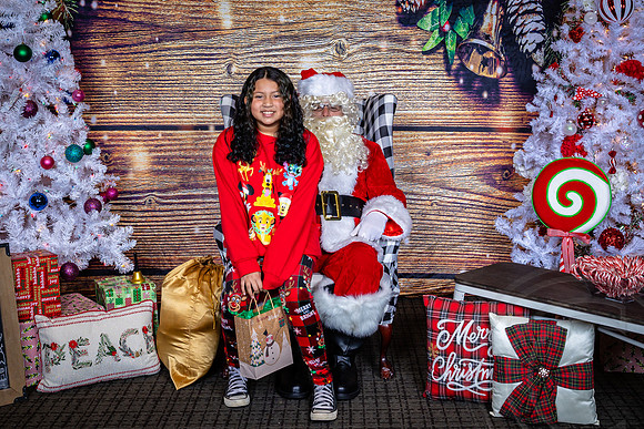 BreakfastWSantaGivaudan_JimGormley_120223-8045