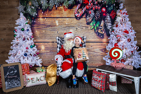 BreakfastWSantaGivaudan_JimGormley_120223-8019