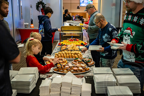 BreakfastWSantaGivaudan_JimGormley_120223-7960