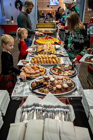 BreakfastWSantaGivaudan_JimGormley_120223-7962