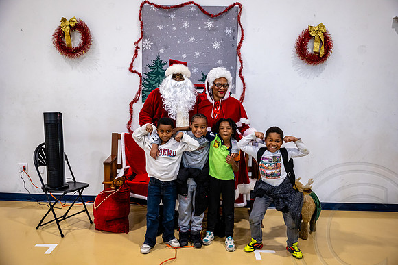 ChristmasStMonica_JimGormley_121423-9735