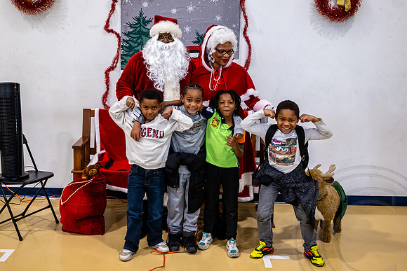 ChristmasStMonica_JimGormley_121423-9736