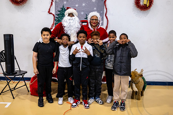 ChristmasStMonica_JimGormley_121423-9739