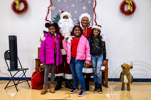 ChristmasStMonica_JimGormley_121423-9743