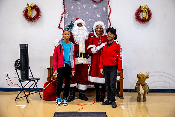 ChristmasStMonica_JimGormley_121423-9741