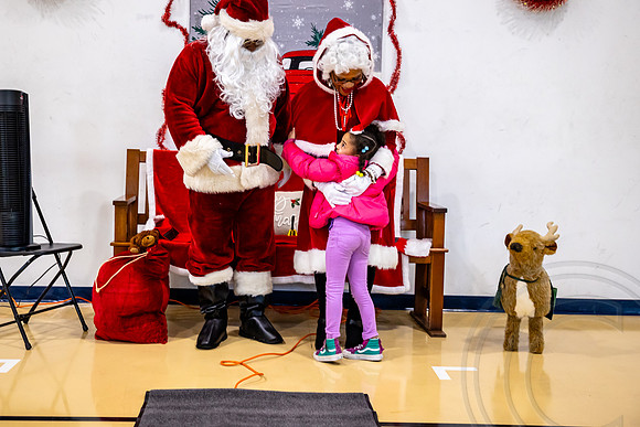 ChristmasStMonica_JimGormley_121423-9751