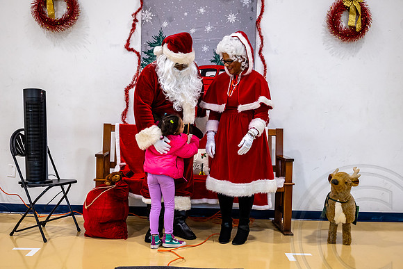 ChristmasStMonica_JimGormley_121423-9753