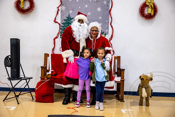 ChristmasStMonica_JimGormley_121423-9755