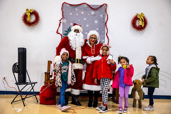 ChristmasStMonica_JimGormley_121423-9758