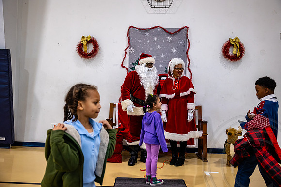 ChristmasStMonica_JimGormley_121423-9761