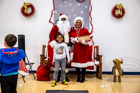 ChristmasStMonica_JimGormley_121423-9767