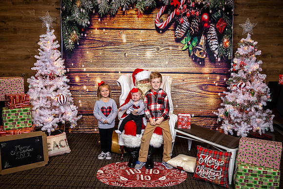 Santa-Givaudan_JimGormley_120322-4218