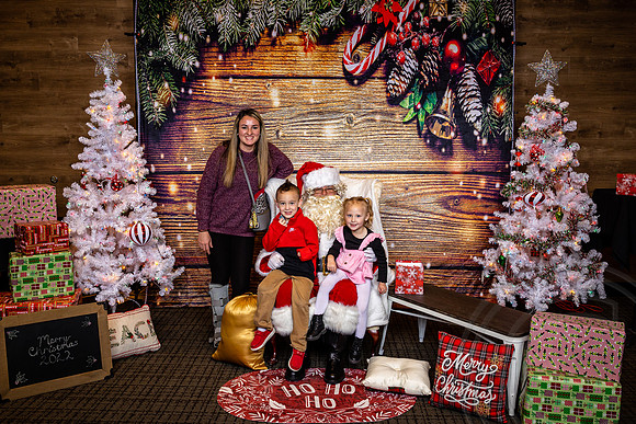 Santa-Givaudan_JimGormley_120322-4204