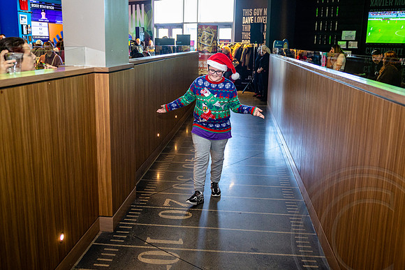 Santa-Givaudan_JimGormley_120322-4514