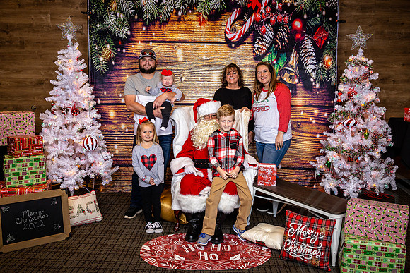 Santa-Givaudan_JimGormley_120322-4219